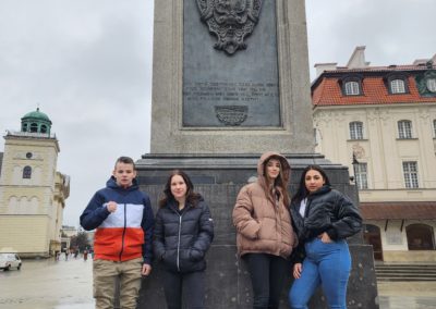 Wychowanki zwiedzają Stare Miasto w Warszawie, kolumna Zygmunta III Wazy